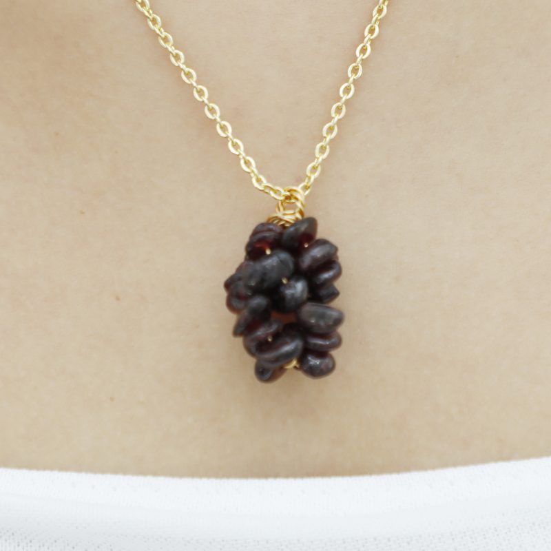 Collier raisin grenat