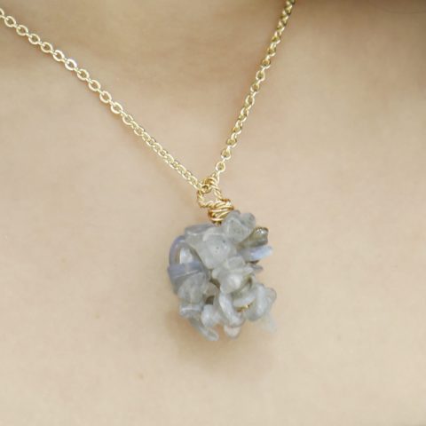 collier raisin labradorite