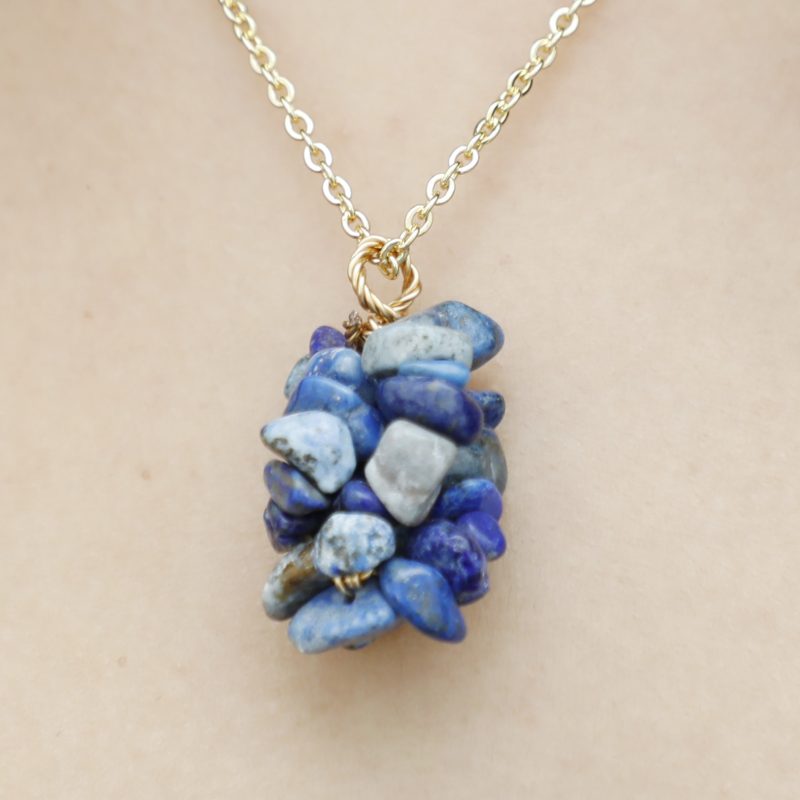 collier raisin lapis lazuli