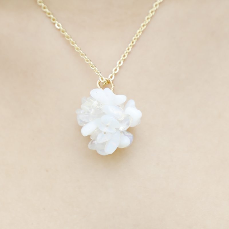 collier raisin opale